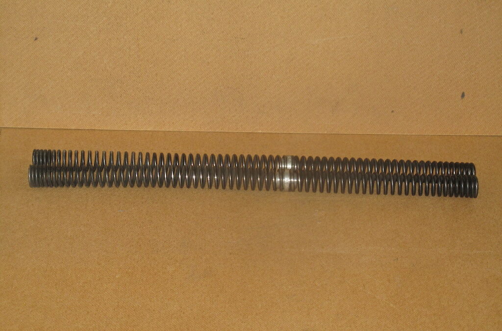 1 pair fork springs, 554 x 28 mm